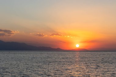 Van Gölü üzerinde gün batımı.