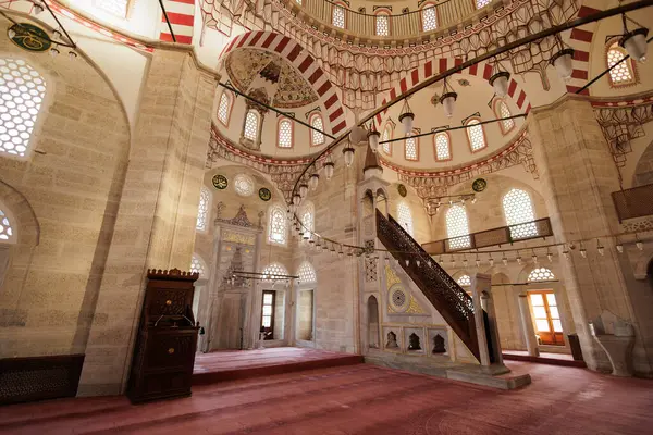 Babaeski, Kirklareli 'deki Cedid Ali Paşa Camii' nin iç tarafı, 21 Nisan 2025