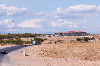 Bulutlu gökyüzü ve Ayvalik Devlet Hastanesi, Ayvalk, Balikesir 23 Eylül 2022