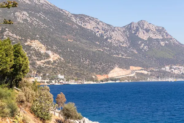 Kas, Antalya, Türkiye kıyı şeridi yakınında bir yol