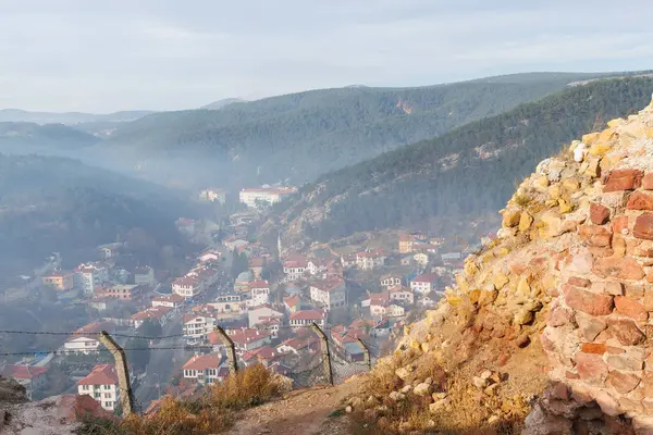 Türkiye 'nin Kastamonu kentinin panoramik manzarası 20 Kasım 2022' de Kastamonu Şatosu 'ndan