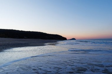 Garip bir dalga oluşumu Mersin 'deki Akdeniz' de güzel bir gün doğumu.