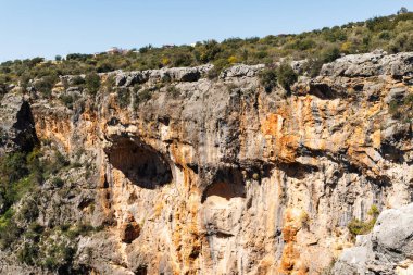 Kayalık kayalıklarda garip bir kaya oluşumu, Mersin, Apophenia, Pareidolia