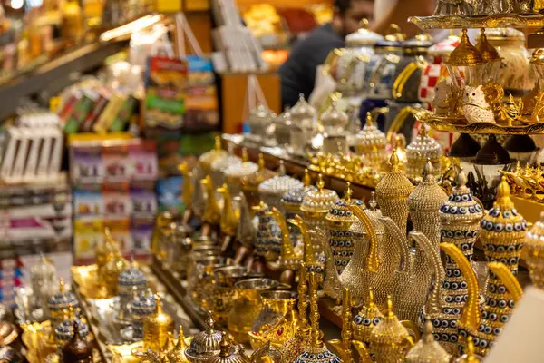 İstanbul, Türkiye 'deki Kapalı Çarşıda Hediyelik Eşyalar