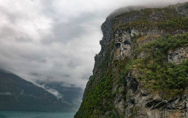 Norveç 'teki fiyort manzarası, Trol Surat, Geirangerfjord, İskandinavya, Norveç