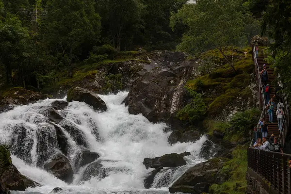 Norveç, Geiranger 'de Fossevandring Şelalesi