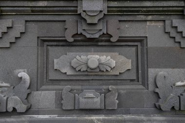 Bali, Endonezya - 11 Aralık 2024: Taş oyma çok fazla detaya sahip ve çok karmaşıktır. Çok güzel bir sanat eseri. Çok etkileyici.