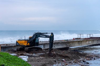 Bali, Endonezya - 11 Aralık 2024: Kazıcı Kuta plajı Bali 'ye park etti