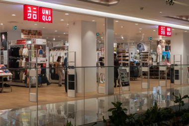 Bali, Endonezya - 17 Aralık 2024: Bali 'deki Icon Bali Alışveriş Merkezi. Üzerinde 