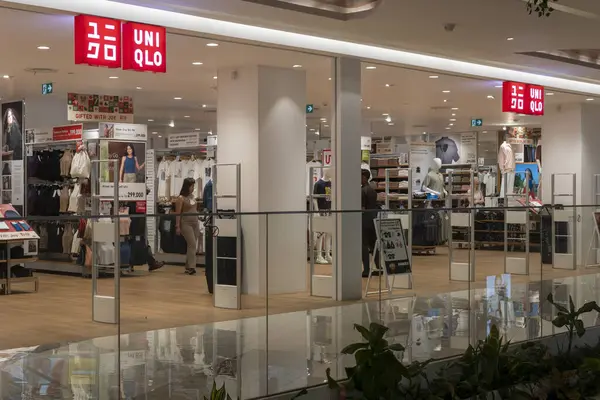 Bali, Endonezya - 17 Aralık 2024: Bali 'deki Icon Bali Alışveriş Merkezi. Üzerinde 