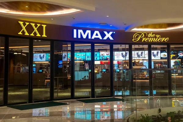 Bali, Endonezya - 17 Aralık 2024: Bali 'deki Icon Bali Alışveriş Merkezi. Üzerinde 