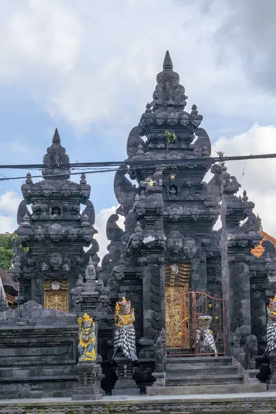 Bali, Endonezya - 23 Aralık 2024: Üzerinde 