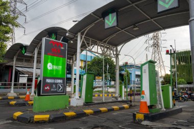 Jakarta, Endonezya - 30 Ocak 2025: Bintaro Plaza 'da park kapısı