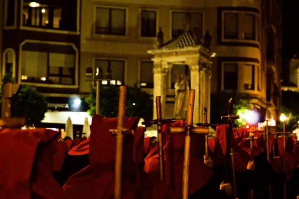 İspanya Valencia şehrinin gece sahnesi.