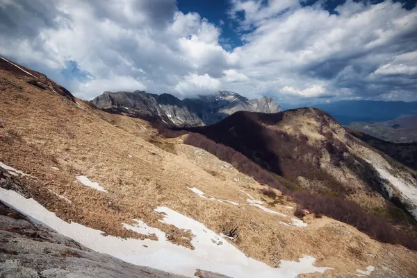 Manzara Apuan Alplerinden, İtalya dağlarından