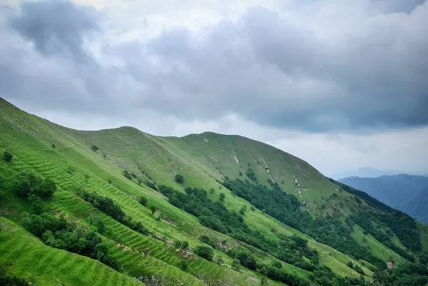 Manzara Apuan Alplerinden, İtalya dağlarından