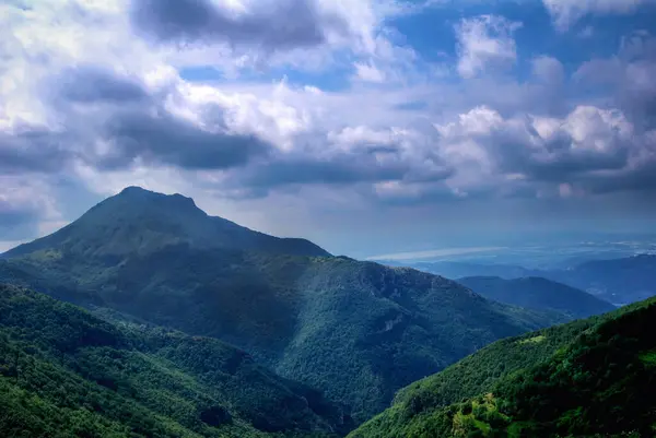 Manzara Apuan Alplerinden, İtalya dağlarından