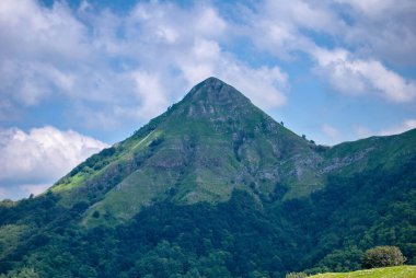 Dağın manzarası. Prana, Apuan Alpleri 'ndeki yürüyüşüm sırasında (İtalya)