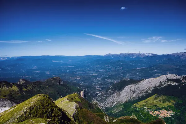 Manzara Apuan Alplerinden, İtalya dağlarından