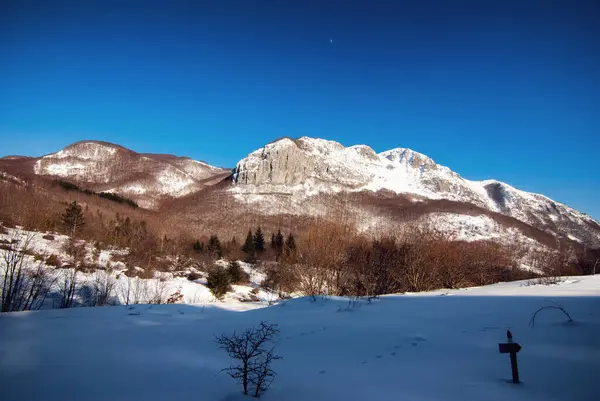 Kışın Apennine Tosco-Emiliano 'nun (İtalya) manzarası