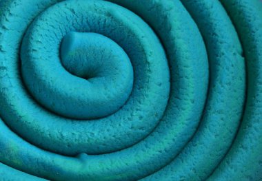 Oyun hamuru modelleme kil spiral içine yuvarlandı üst ayrıntılı görünüm dokusu arkaplan yeni olo rengi. Sahte yeni olo rengi örneği. Bağlayıcı resim.