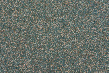 Sarı ve yeşil spor sahası lastik kaplama makro manzarayı kapatıyor. Oyun alanı kaldırım döşemesi dokusu son derece yakın.