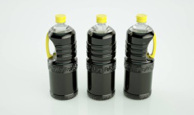 Soya soslu soya sosunun yüksek çözünürlüklü resmi.