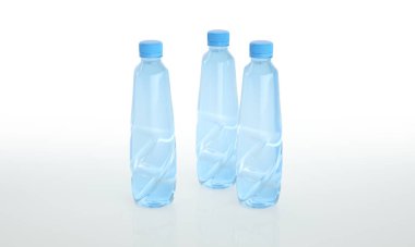 500 ml şişelenmiş su içme suyu yüksek çözünürlüklü resim