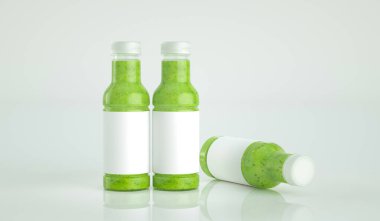 Kivi suyu şişesinin yüksek çözünürlüklü resmi