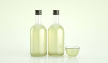 Şişe pirinç şarabının yüksek çözünürlüklü resmi