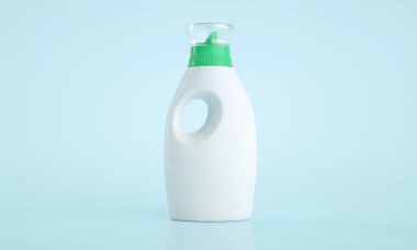 3 kiloluk çamaşır deterjanı şişesinin yüksek çözünürlüklü resmi