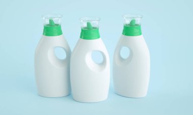 3 kiloluk çamaşır deterjanı şişesinin yüksek çözünürlüklü resmi
