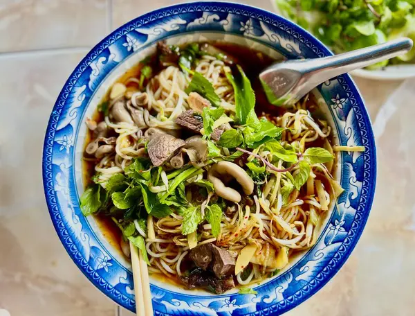 Lezzetli Asya yemeklerinin yakın görüntüsü