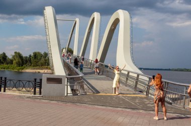 Dnipro Nehri. Kyiv şehrinde Dnipro seti.