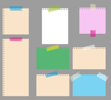 Anımsatıcı için kullanılan gri arkaplan bandı bantlı renkli spiral not kağıtları koleksiyonu
