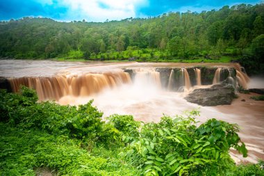 Muhteşem Gira Şelaleleri Saputara Gujarat 'taki Lush Ormanında Şelale Şelaleleri