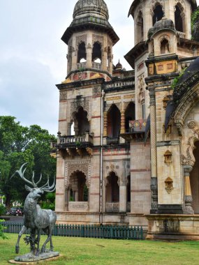 Vadodara 'daki 130 yaşındaki Laxmi Vilas Sarayı' nın ayrıntılı ve sanatsal ihtişamına daha yakından bir bakış açısı.
