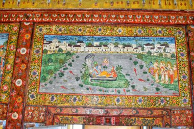 150 yaşındaki Tambekar Wada, Vadodara, Gujarat 'ın içindeki karmaşık mitolojik duvar resmi, canlı renklerle ve ayrıntılı sanatsal temalarla Hindu kültürü tasvir ediyor..