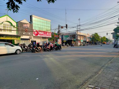 Malang 'ın Meşgul Kavşağı: Bir Günlük Şehir Ekran Görüntüsü. Malang, Doğu Java. 21 Haziran 2025