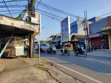 Malang, Endonezya 'da yoğun sabah seyahati. Malang, Doğu Java. 21 Haziran 2025
