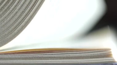 Yakın plan, kitap sayfalarının makro görüntüsü. Yüksek kalite 4k görüntü