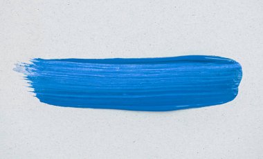 Canlı bir mavi akrilik boya vuruşu