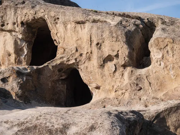 Uplistsikhe, Georgia, Eşsiz kaya oluşumları açık gökyüzünün altındaki antik mağaraları ortaya çıkardı