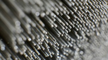 Sırayla dizilmiş metal çubukları kapatın. Soyut arkaplan. Yüksek kalite fotoğraf