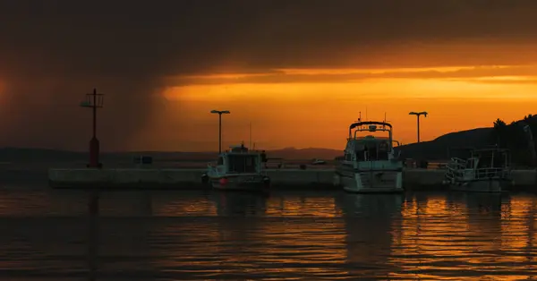 Teknelerle gün batımı