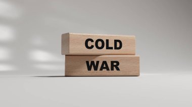 Soğuk savaş kelimesi bulut konsepti. Soğuk savaş ile ilgili kelimelerden oluşan kolaj. 3D uzay görüntüsünü beyaz arkaplana kopyala. tahta bloklar.