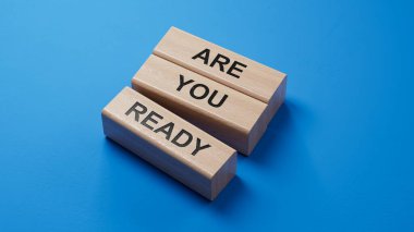 Hazır mısın sembol? Kavramsal kelime. Hazır mısın? İş ve Konsept hazır mı. Mavi arkaplanda 3D kopyala.