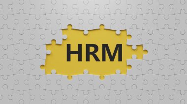 Beyaz yapboz parçaları, içinde HRM metni eksik. Finansal, pazarlama. Beyaz yapboz parçalarına yakın çekim, içinde eksik parçalar var. Sarı arka planda 3D İş Konsepti..