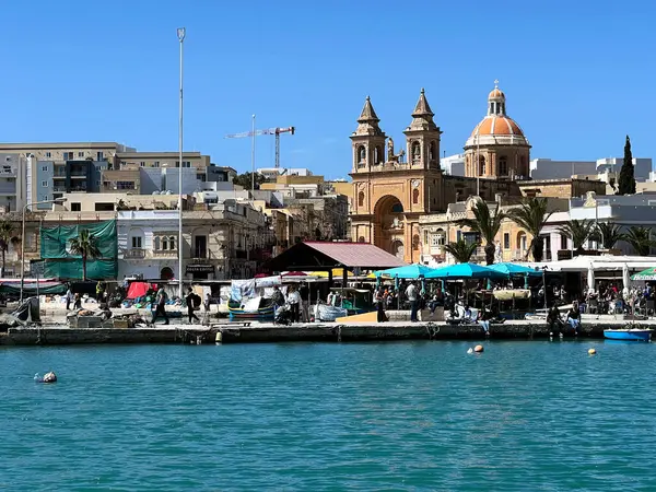 Malta, Malta - 16 Mart 2025 - Marsaslokk şehri manzarası