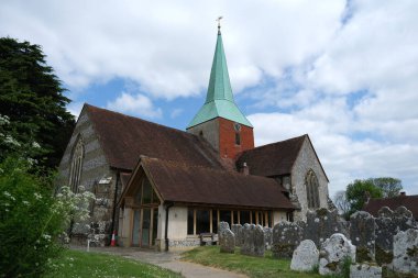 Güney Harting, Batı Sussex, İngiltere. 6 Mayıs 2025. St Mary ve St Gabriel Kilisesi.